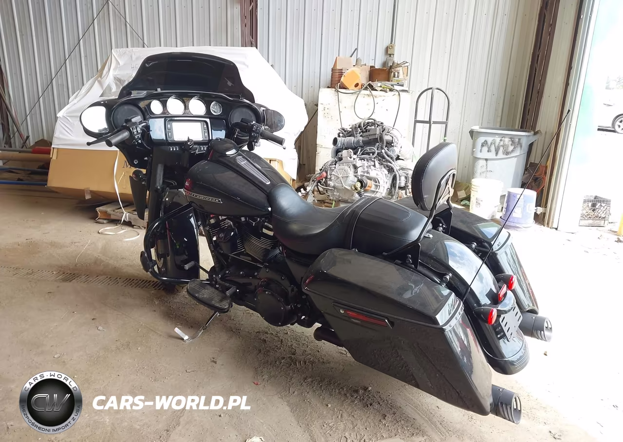 2018 Harley-Davidson Flhxs Street Glide Special VIN:1HD1KRC15JB682806 - 3