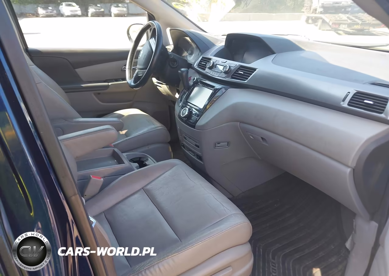 2014 Honda Odyssey Touring VIN:5FNRL5H96EB088740 - 5