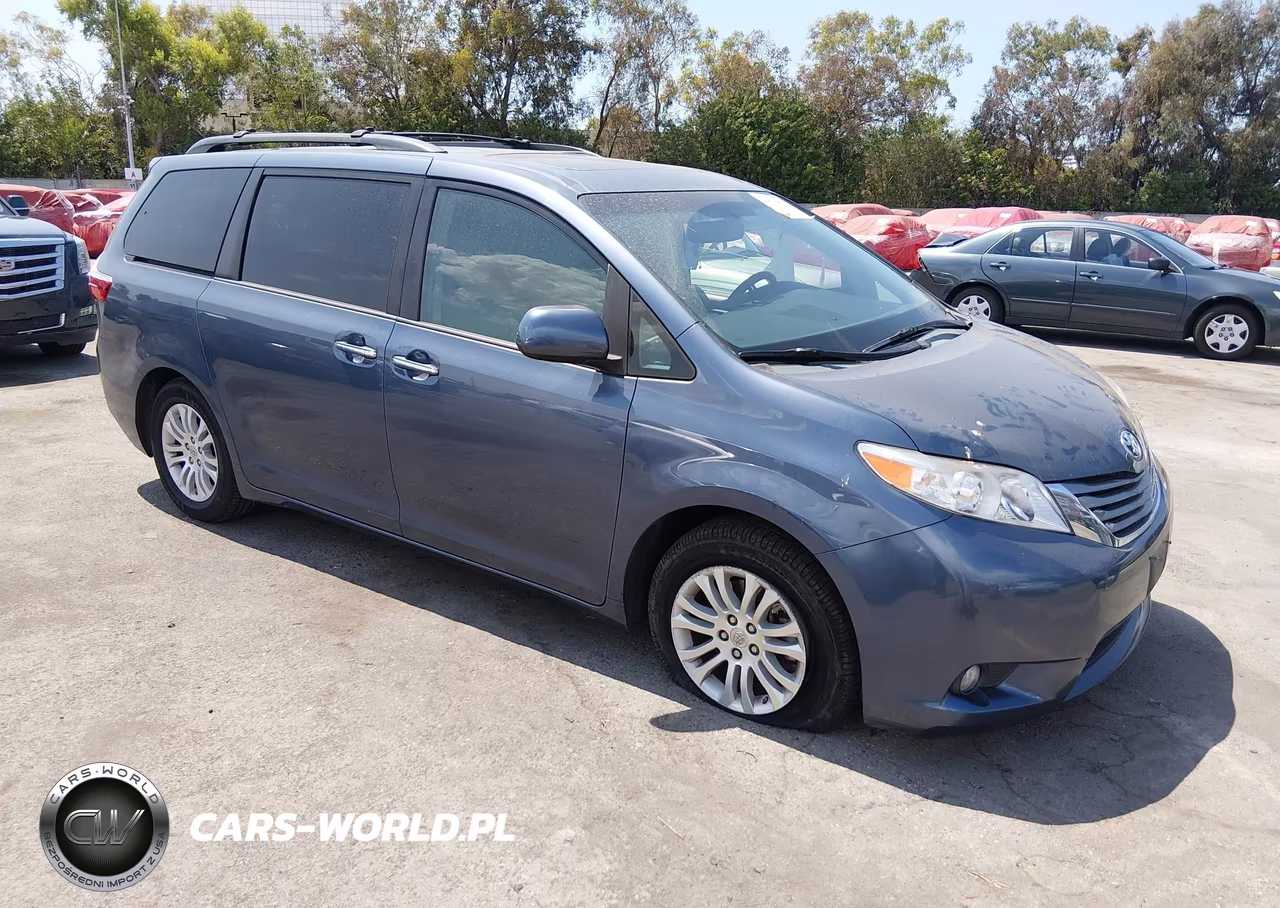 2015 Toyota Sienna Xle 8 Passenger – zdjęcie 1 z 16