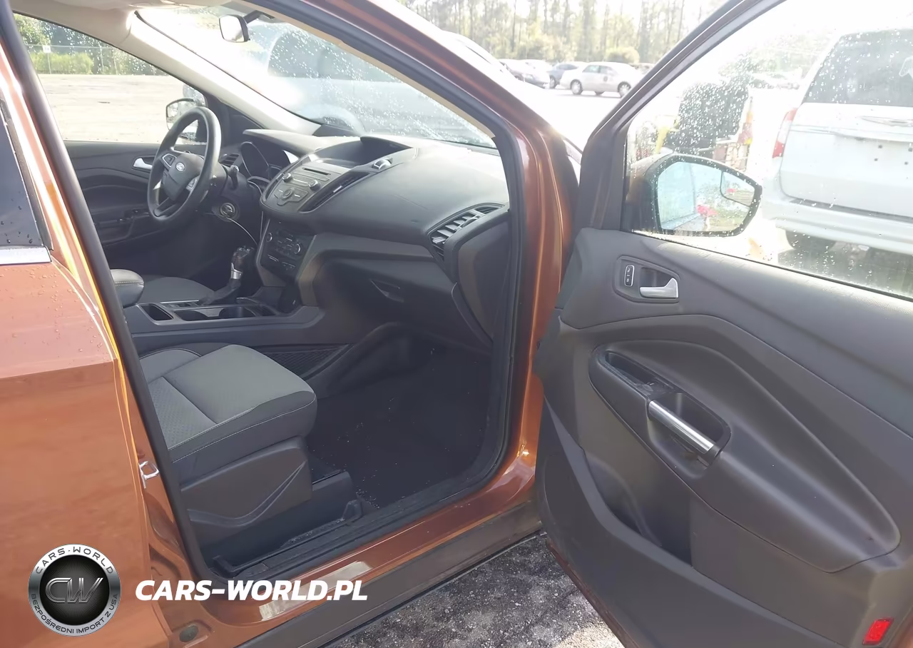 2017 Ford Escape Se VIN:1FMCU0GD3HUA16395 - 5