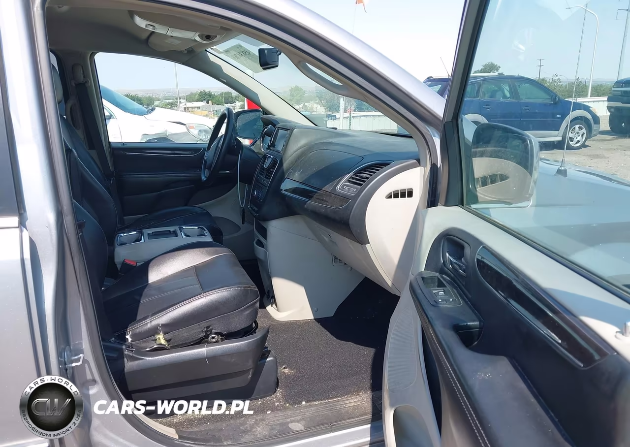 2014 Chrysler Town & Country Touring VIN:2C4RC1BG6ER359204 - 5