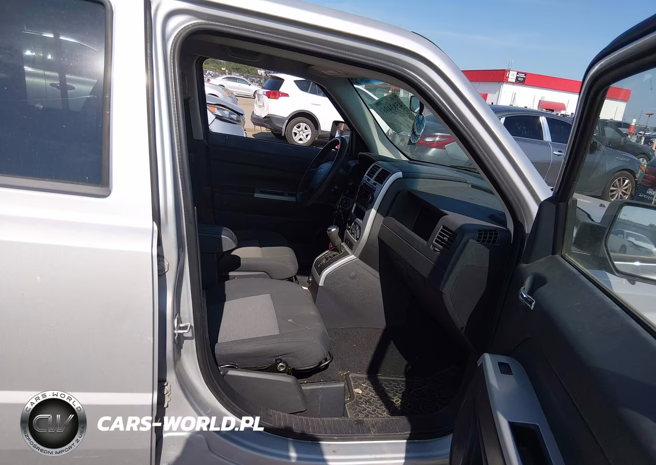 2008 Jeep Patriot Sport VIN:1J8FT28W08D698144 - 5