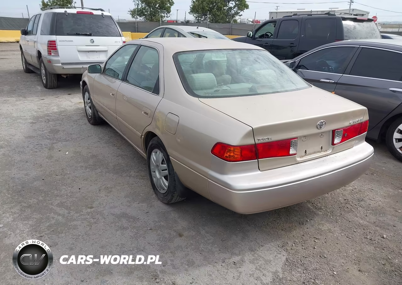 2001 Toyota Camry Le VIN:JT2BG22K110604536 - 3