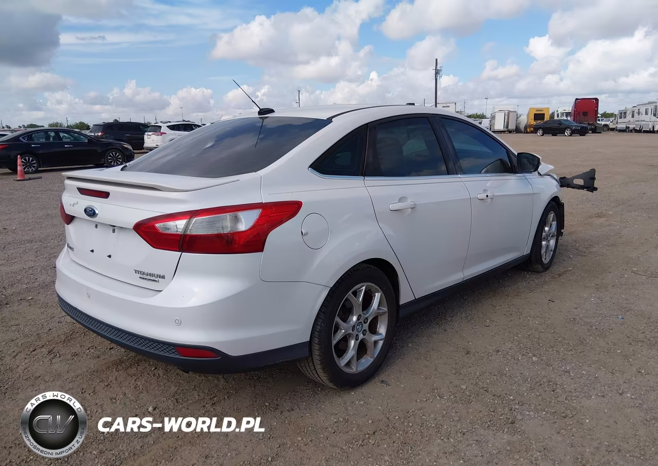 2013 Ford Focus Titanium VIN:1FADP3J28DL163567 - 4