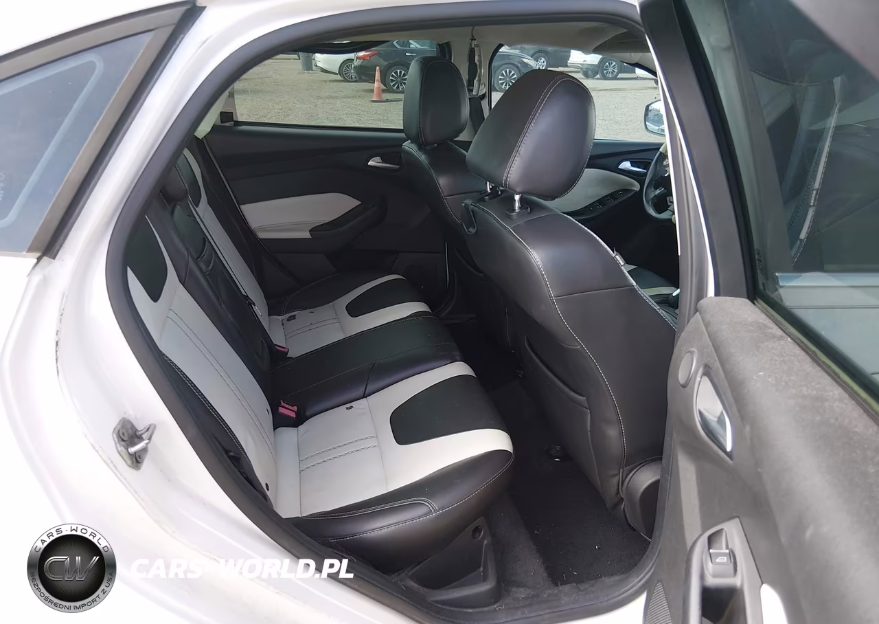 2013 Ford Focus Titanium VIN:1FADP3J28DL163567 - 8