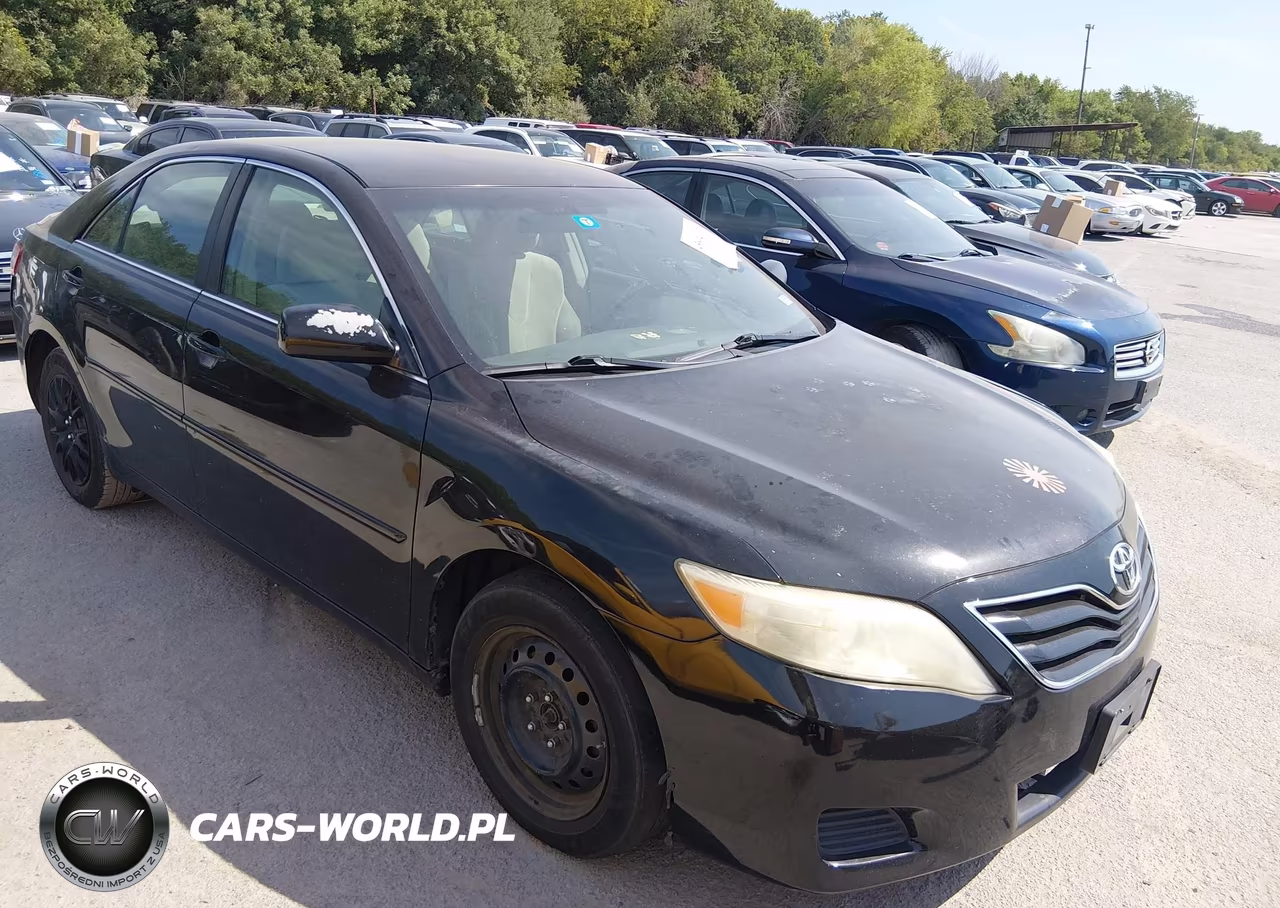 2011 Toyota Camry Le – zdjęcie 1 z 11