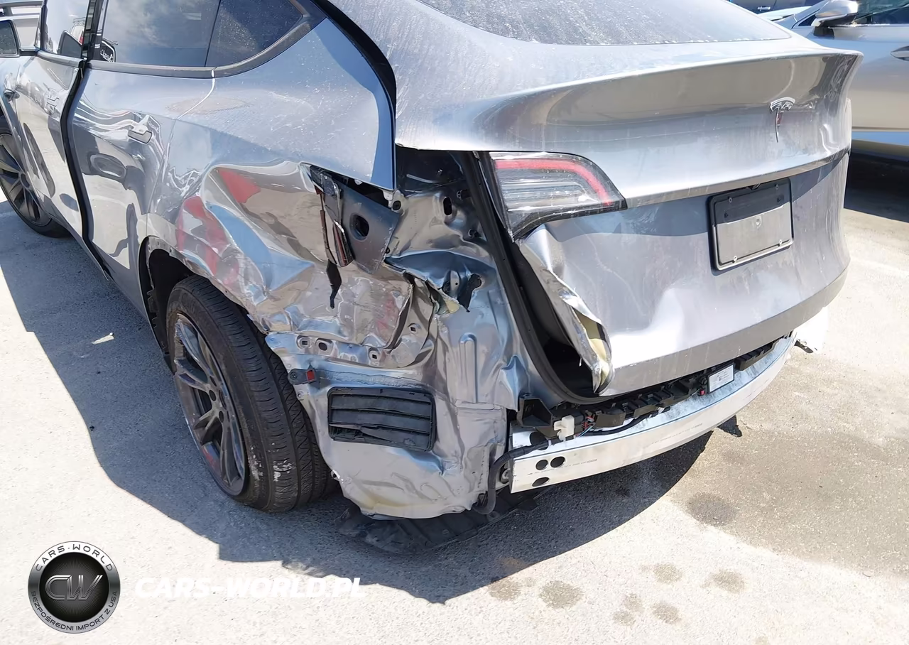2025 Tesla Model Y Long Range Dual Motor Rear-Wheel Drive VIN:7SAYGDED3SF311446 - 11