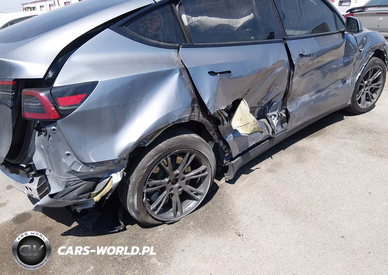 2025 Tesla Model Y Long Range Dual Motor Rear-Wheel Drive VIN:7SAYGDED3SF311446 - 13