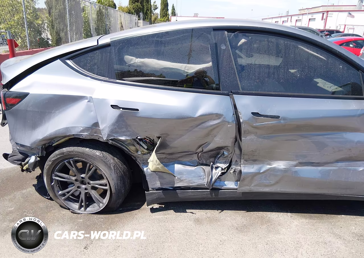 2025 Tesla Model Y Long Range Dual Motor Rear-Wheel Drive VIN:7SAYGDED3SF311446 - 14