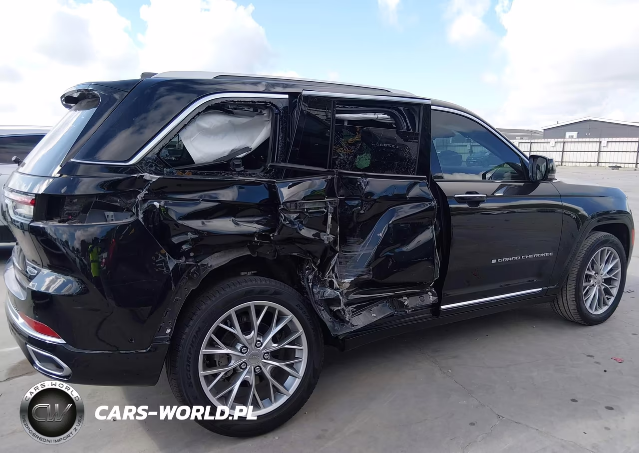 2023 Jeep Grand Cherokee Summit 4X4 VIN:1C4RJHEG7P8718827 - 6