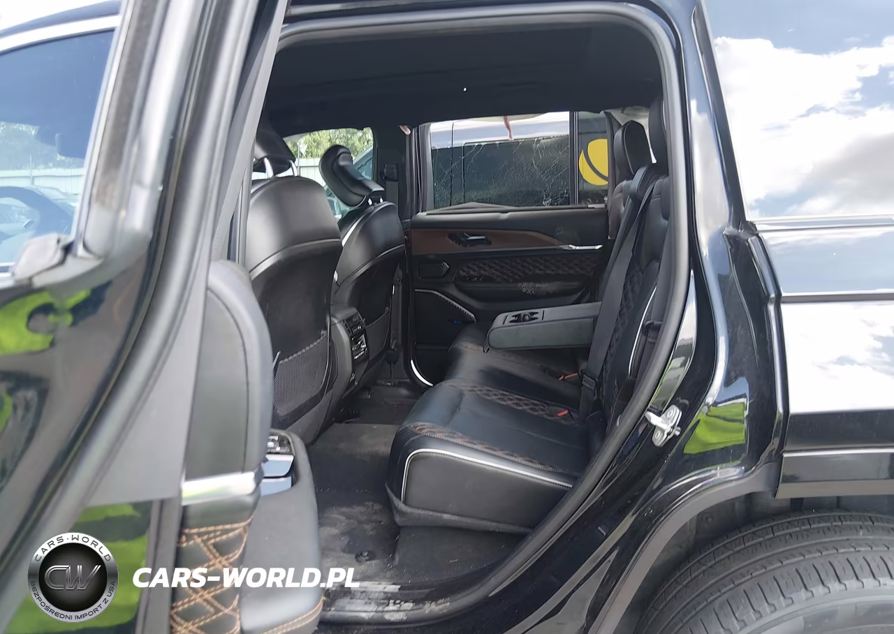 2023 Jeep Grand Cherokee Summit 4X4 VIN:1C4RJHEG7P8718827 - 8
