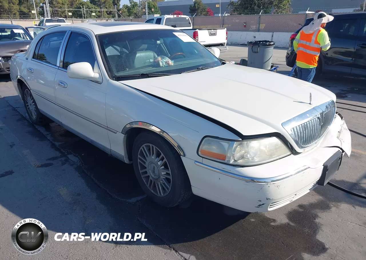 2006 Lincoln Town Car Signature Limited