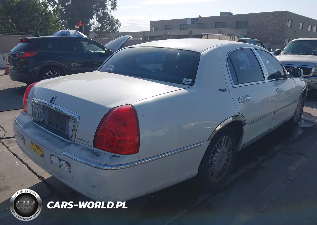 2006 Lincoln Town Car Signature Limited VIN:1LNHM82V76Y622471 - 4