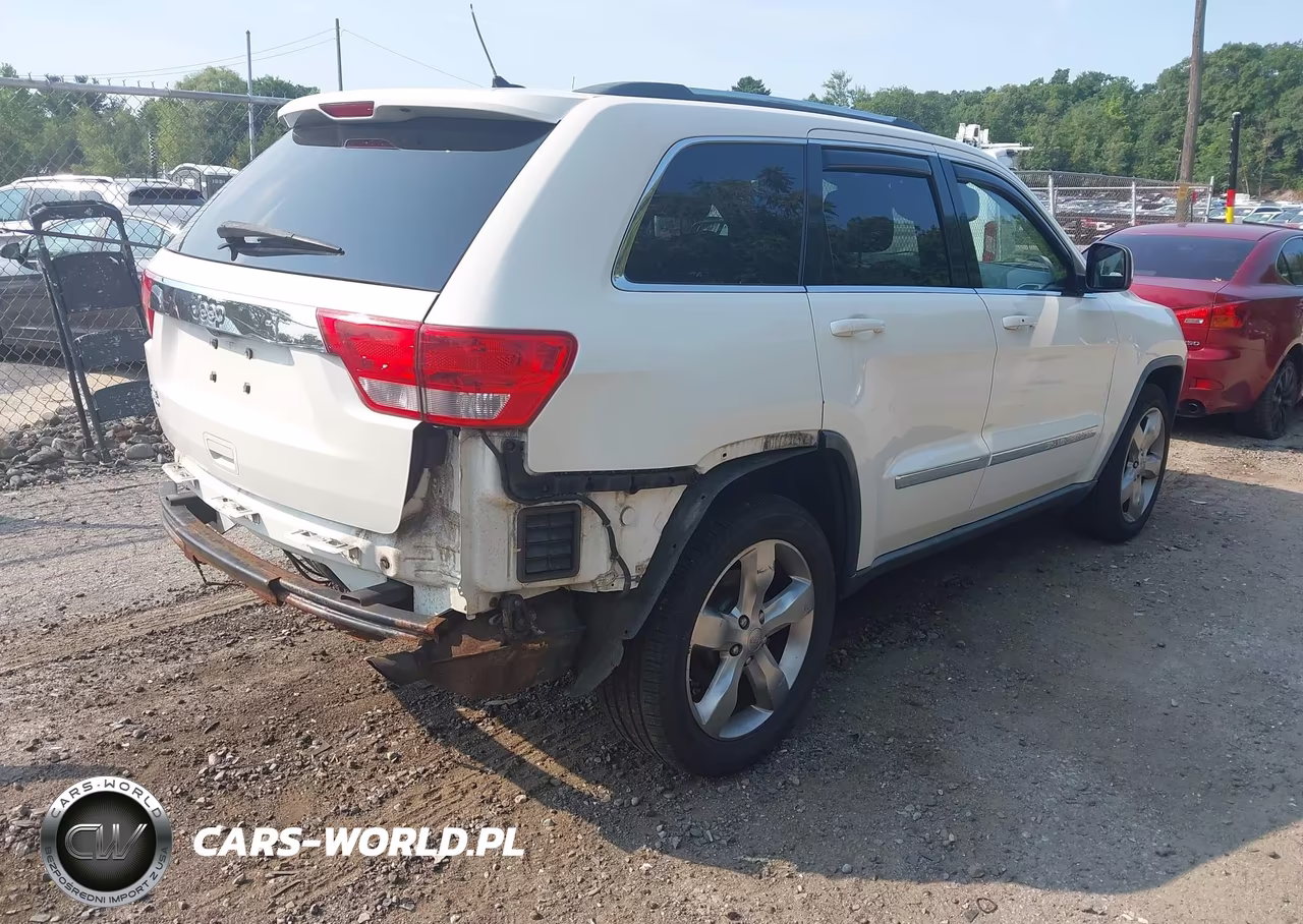 2011 Jeep Grand Cherokee Laredo VIN:1J4RR4GG8BC537282 - 4