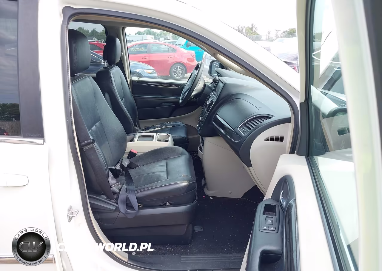 2012 Chrysler Town & Country Touring VIN:2C4RC1BGXCR288909 - 5