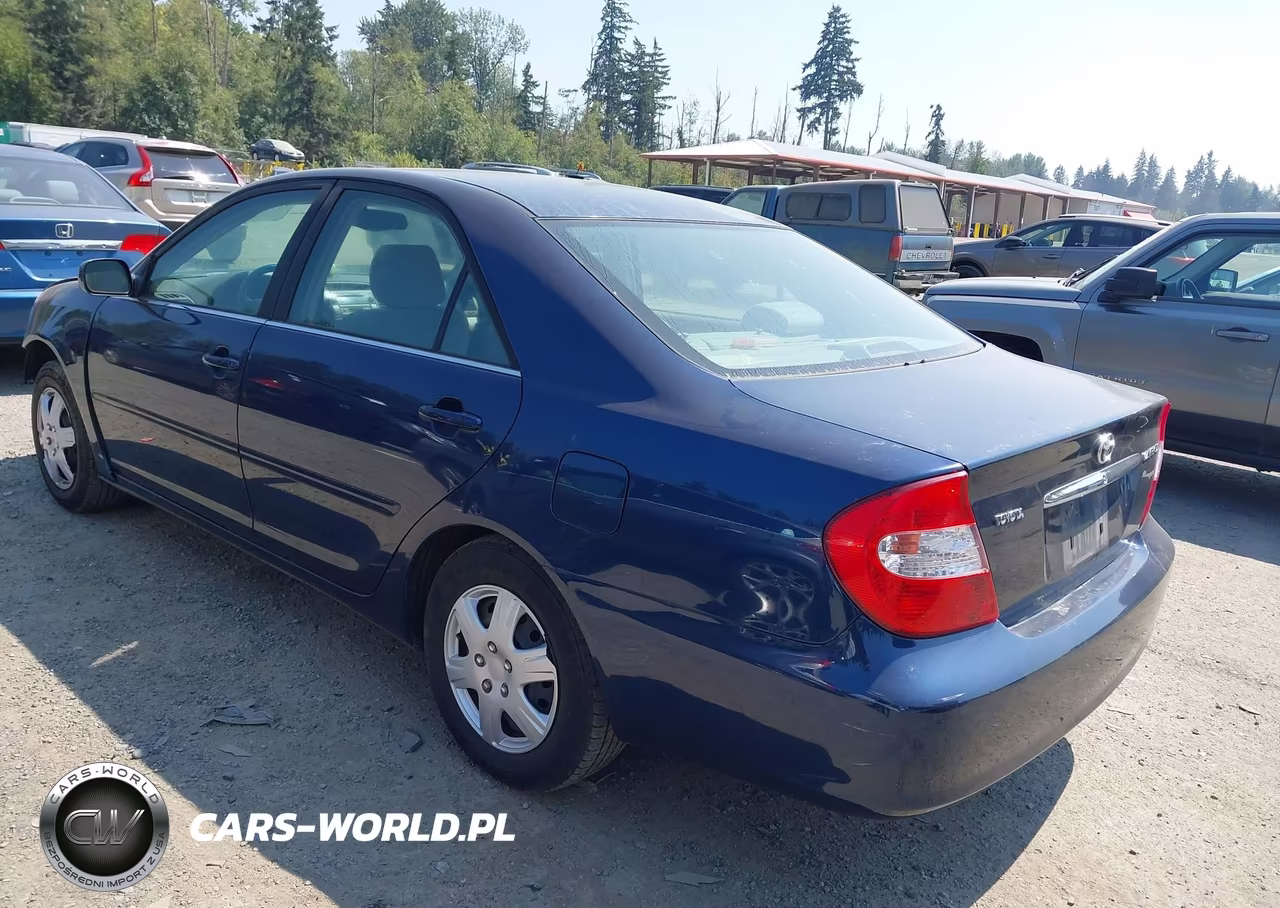 2003 Toyota Camry Le VIN:JTDBE32K130165330 - 3