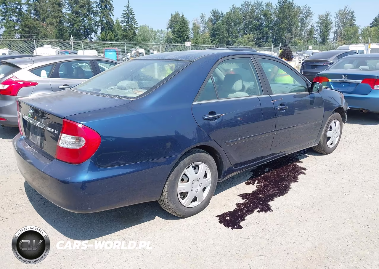 2003 Toyota Camry Le VIN:JTDBE32K130165330 - 4