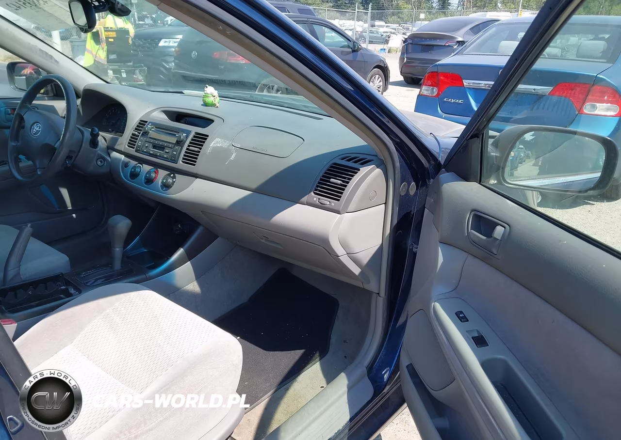 2003 Toyota Camry Le VIN:JTDBE32K130165330 - 5