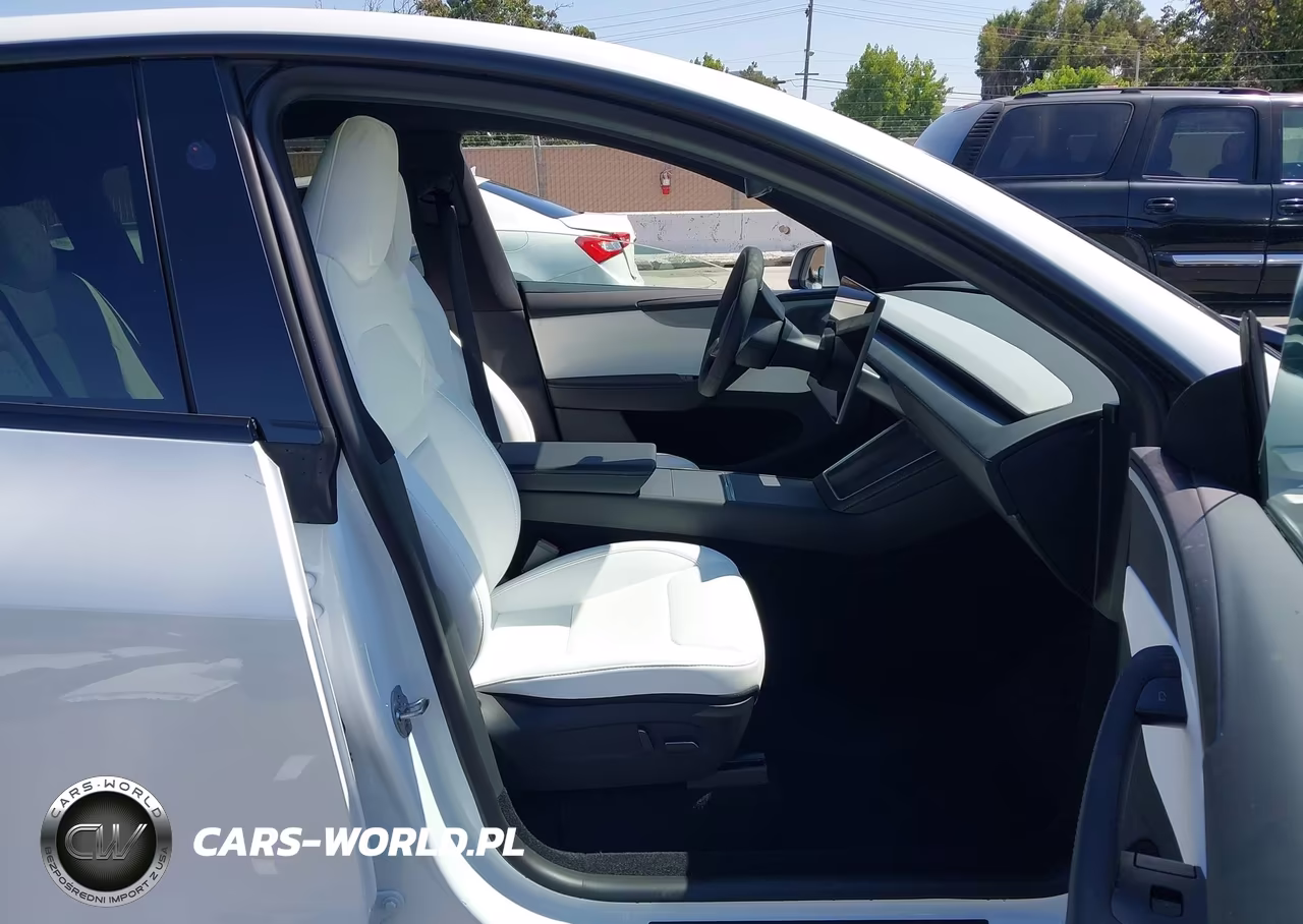 2026 Tesla Model Y Premium Rear-Wheel Drive-Rear-Wheel Drive VIN:7SAYGDED4TF632882 - 5