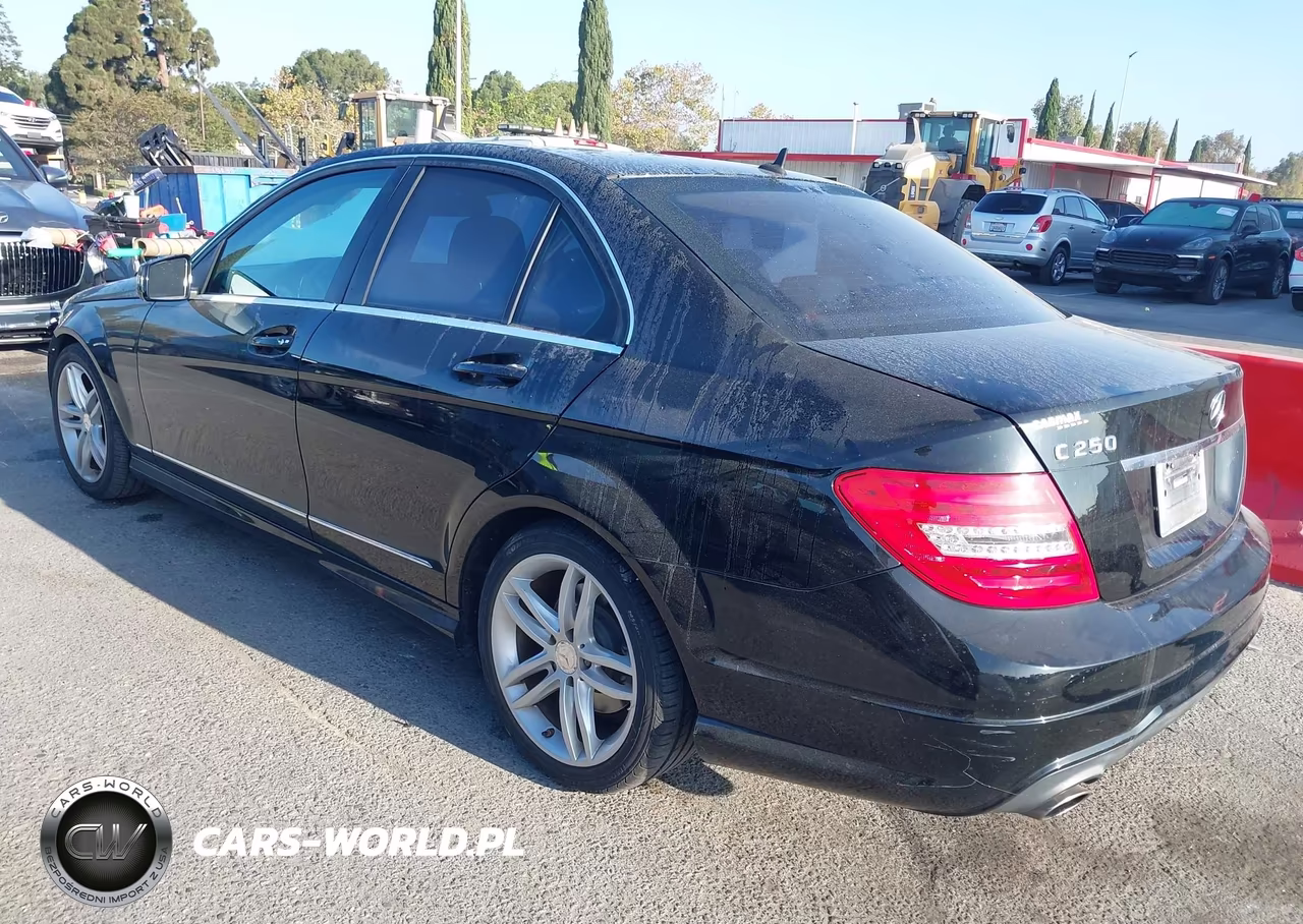 2013 Mercedes-Benz C 250 Sport VIN:WDDGF4HB9DA767703 - 3