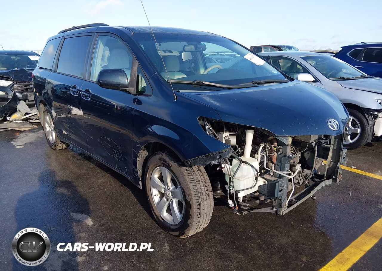 2012 Toyota Sienna Le 8 Passenger
