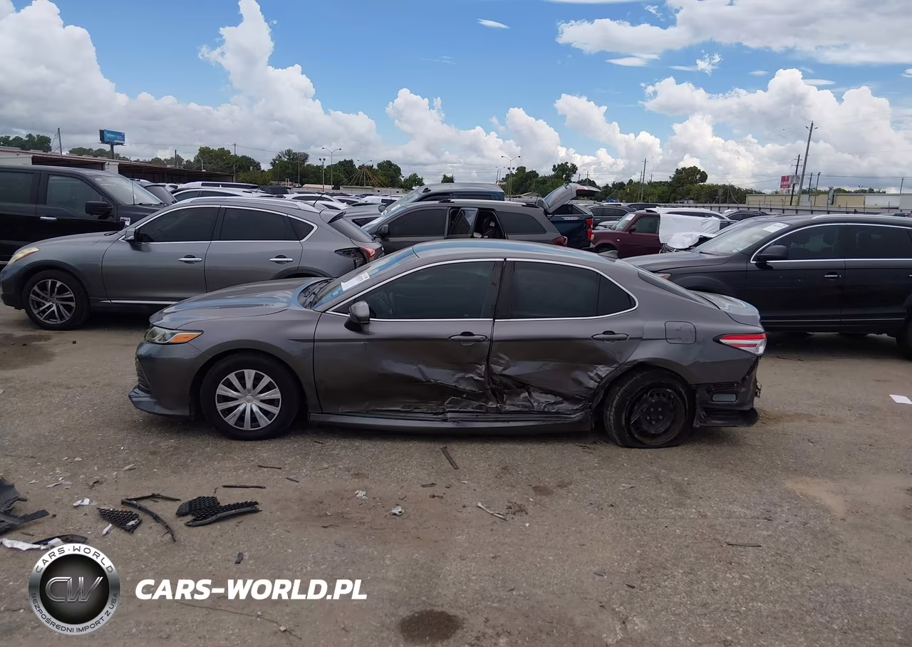 2019 Toyota Camry L VIN:4T1B11HK1KU823464 - 14