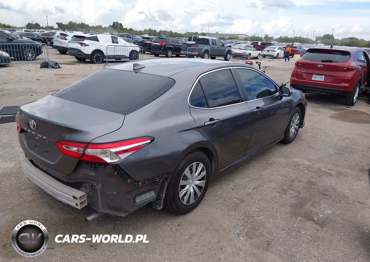 2019 Toyota Camry L VIN:4T1B11HK1KU823464 - 4