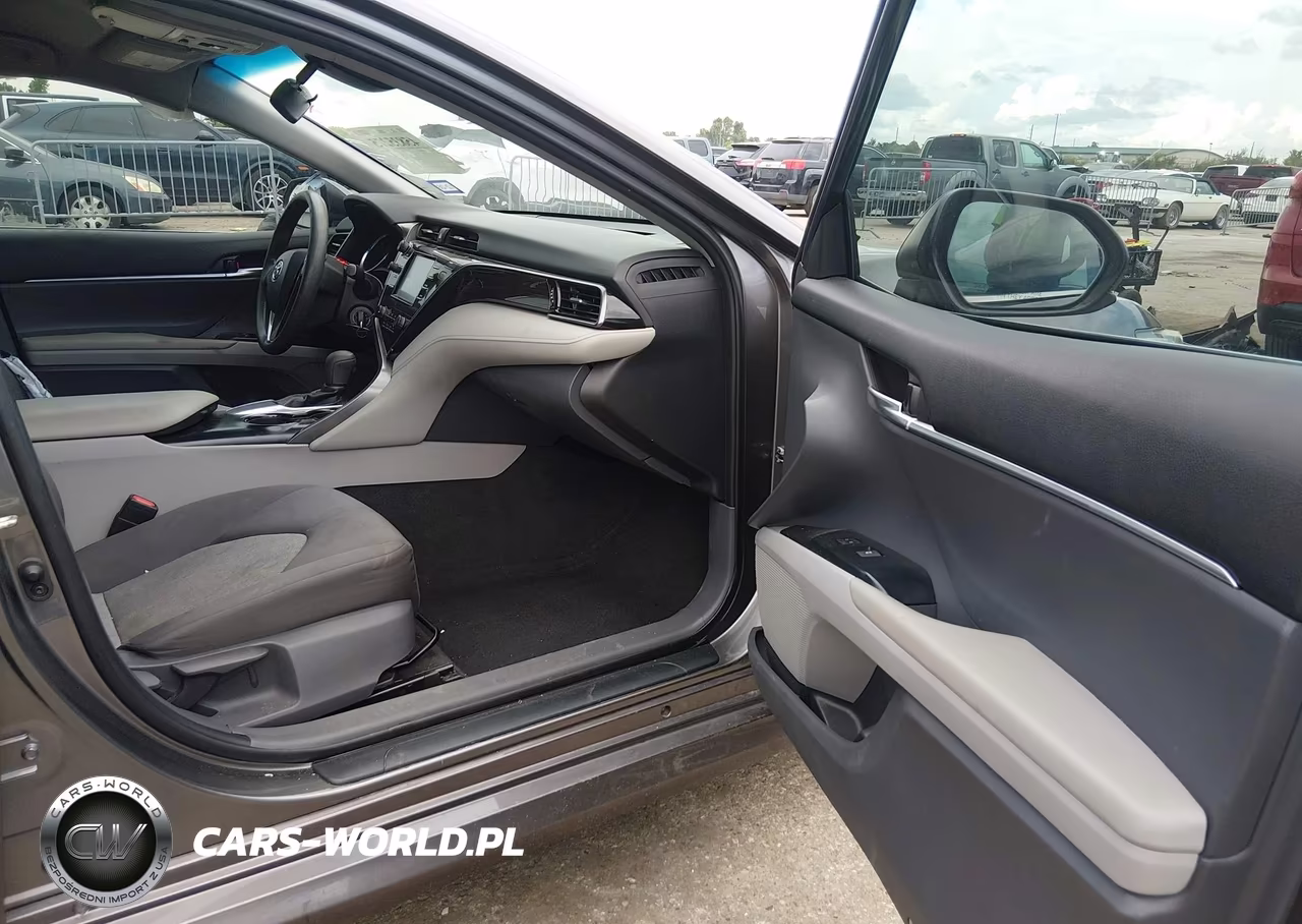 2019 Toyota Camry L VIN:4T1B11HK1KU823464 - 5