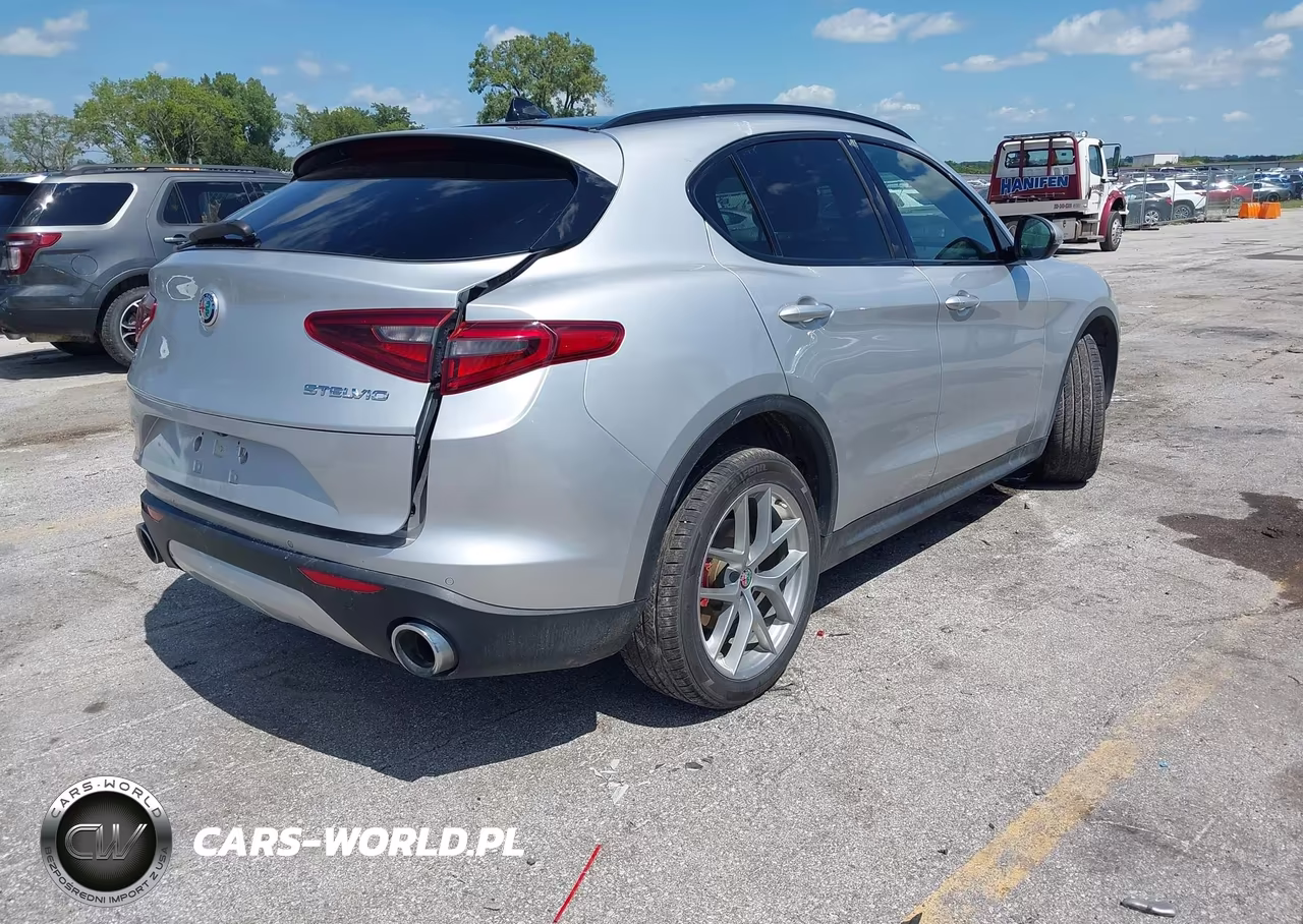 2018 Alfa Romeo Stelvio Ti Sport Awd VIN:ZASFAKNN0J7C01940 - 4