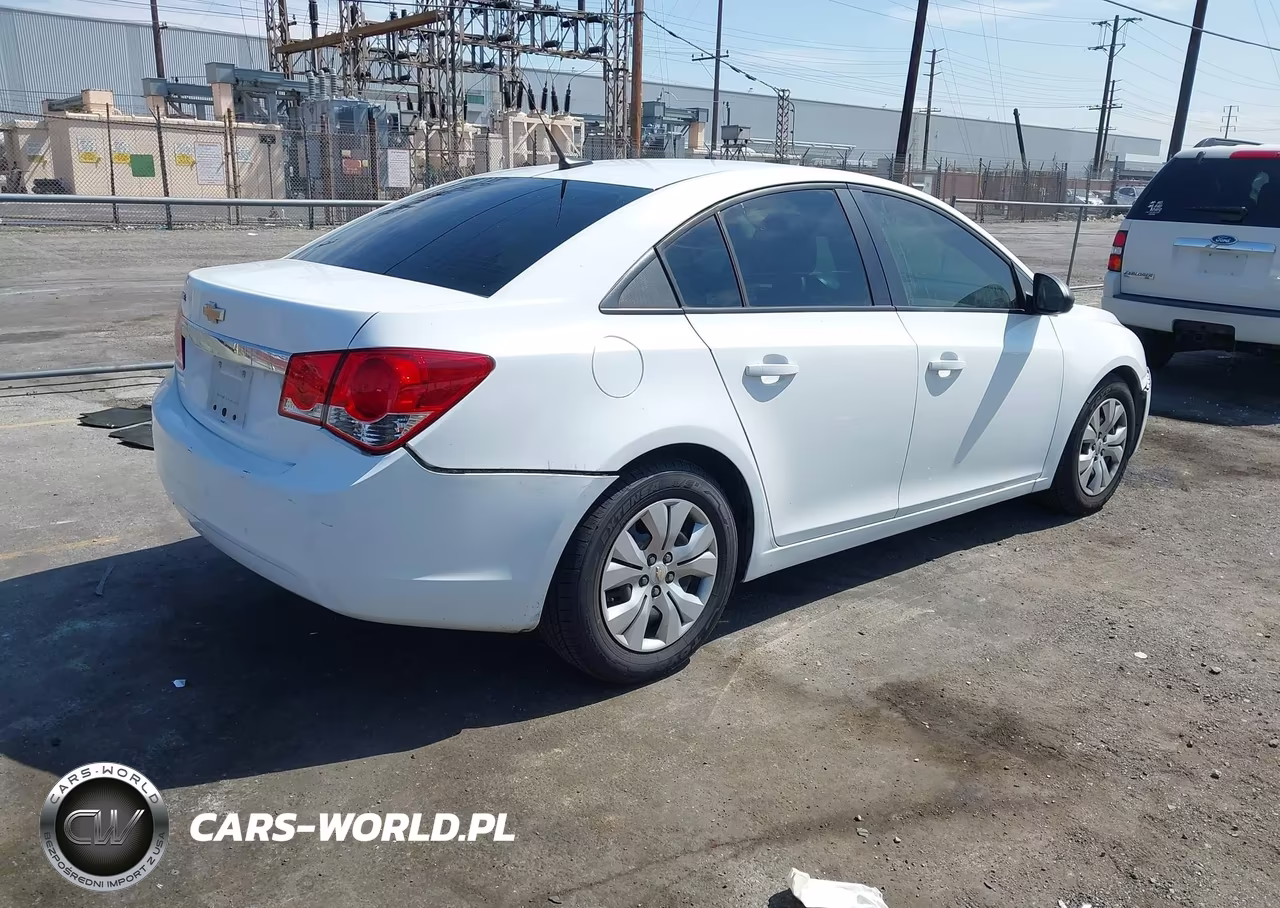 2014 Chevrolet Cruze Ls VIN:1G1PA5SG3E7194677 - 4