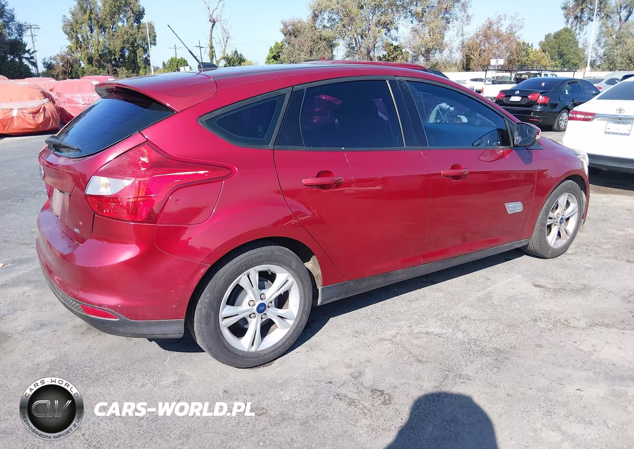 2014 Ford Focus Se VIN:1FADP3K25EL238032 - 4