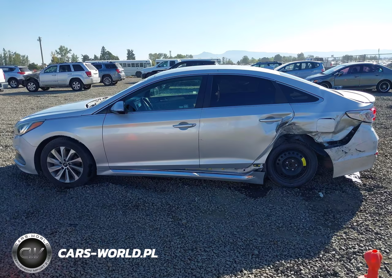 2015 Hyundai Sonata Sport VIN:5NPE34AFXFH022736 - 15