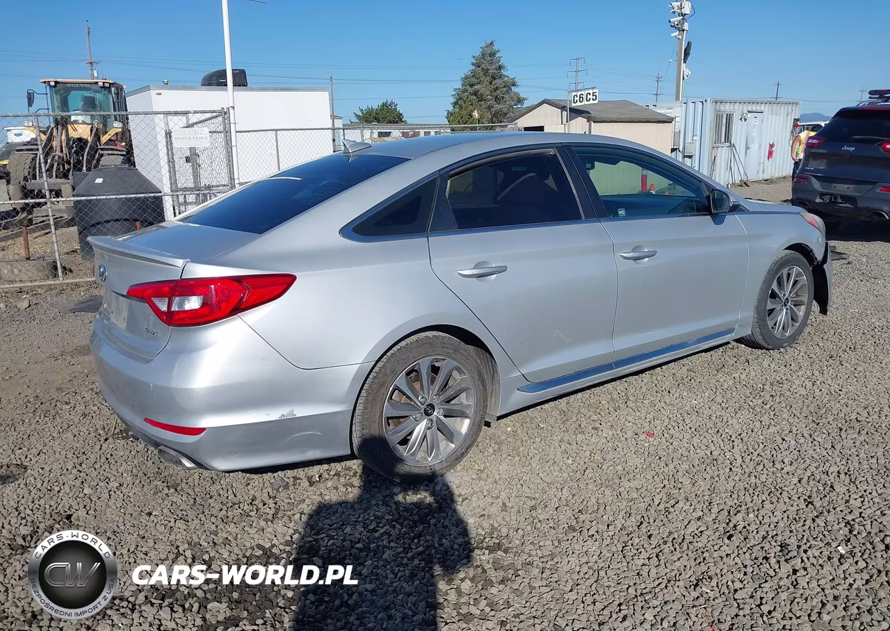 2015 Hyundai Sonata Sport VIN:5NPE34AFXFH022736 - 4