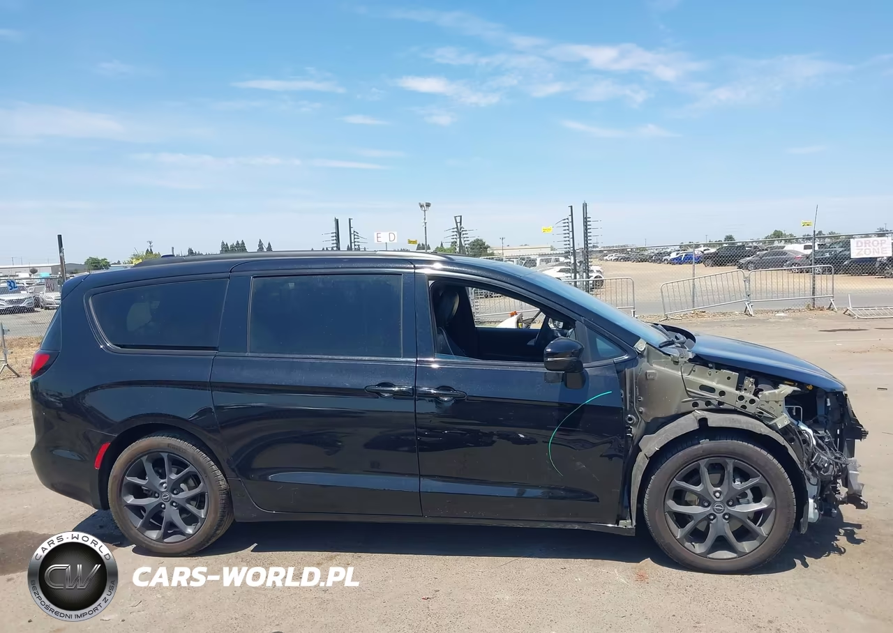 2025 Chrysler Pacifica Limited VIN:2C4RC1GG2SR584157 - 13
