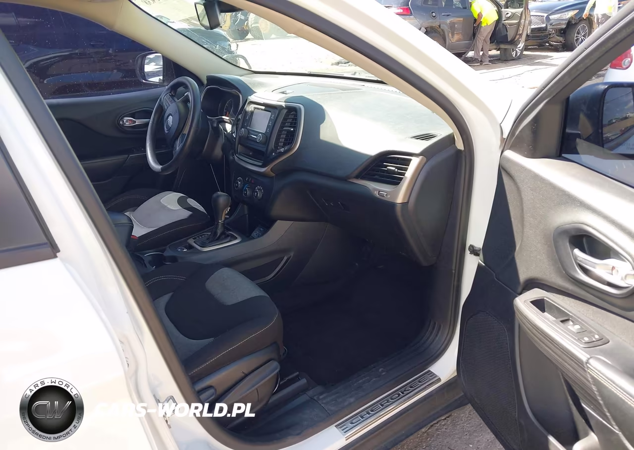 2016 Jeep Cherokee Sport VIN:1C4PJLAB2GW324765 - 5