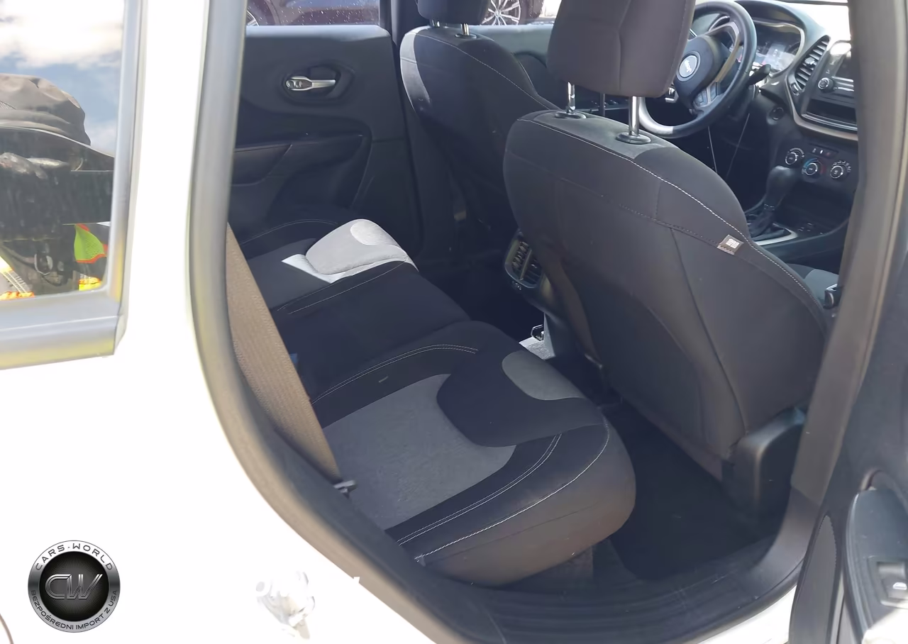 2016 Jeep Cherokee Sport VIN:1C4PJLAB2GW324765 - 8