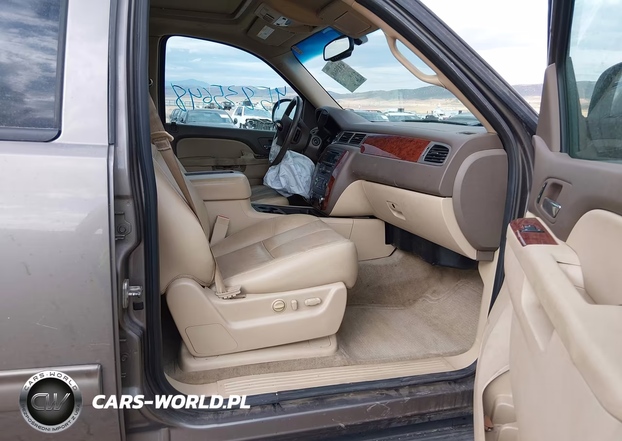 2013 Chevrolet Suburban Lt VIN:1GNSKJE79DR155816 - 5