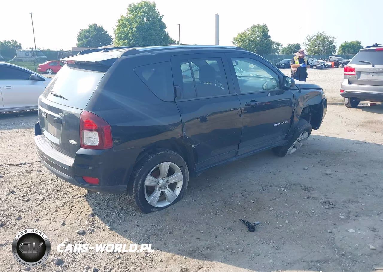 2015 Jeep Compass Latitude VIN:1C4NJDEB8FD162903 - 4