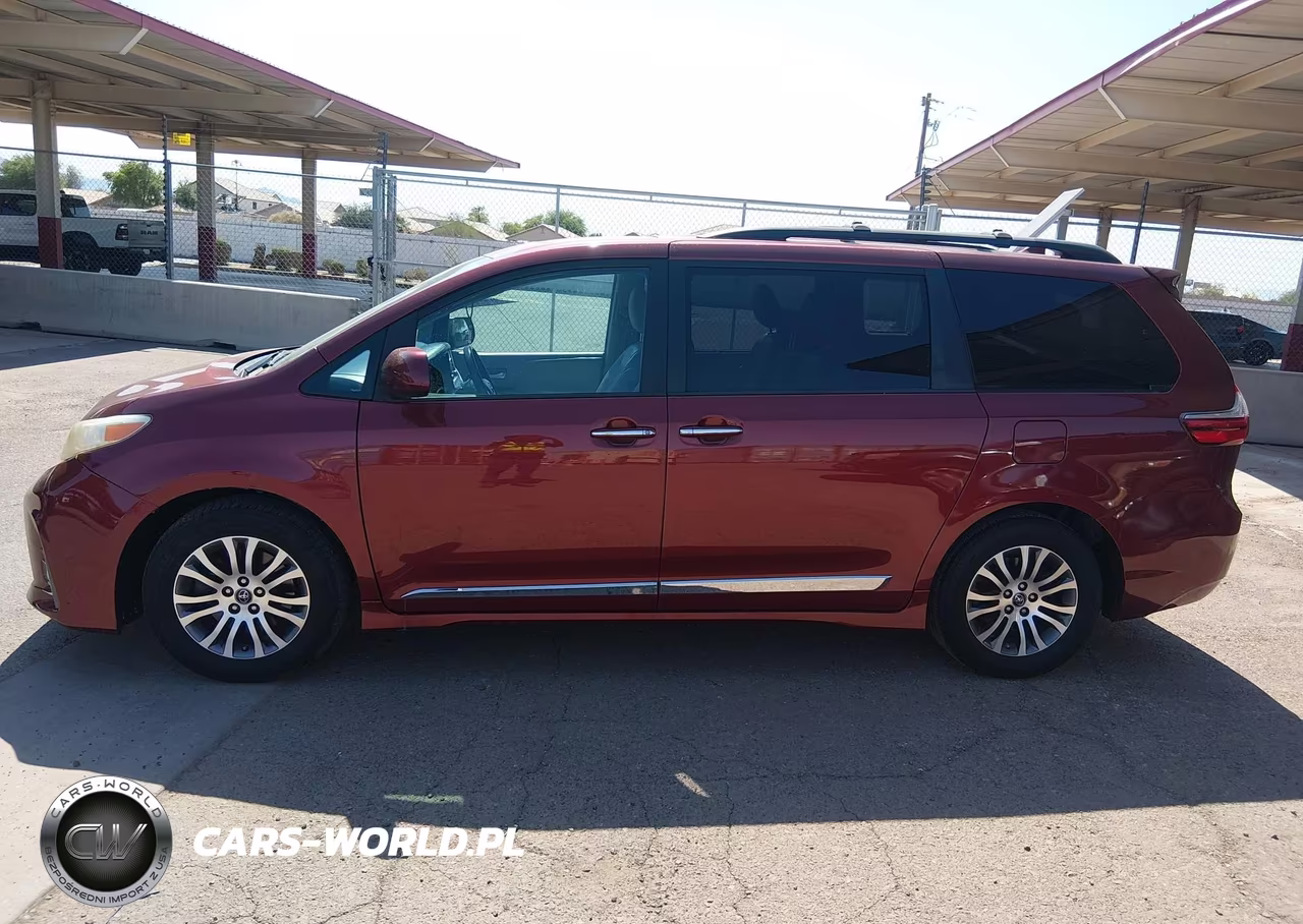 TOYOTA SIENNA XLE VIN:5TDYZ3DC3JS917978 - 13