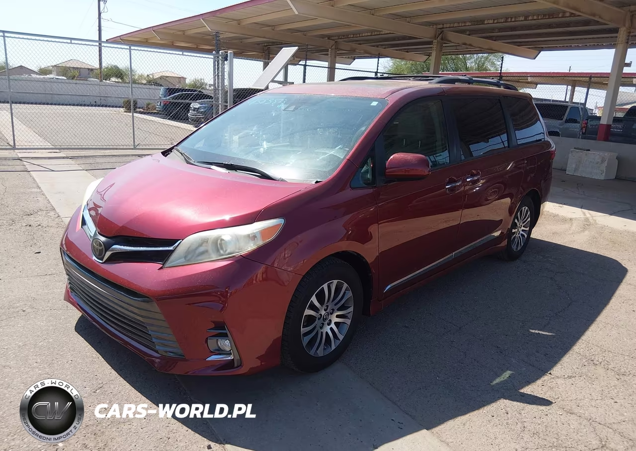 TOYOTA SIENNA XLE VIN:5TDYZ3DC3JS917978 - 2