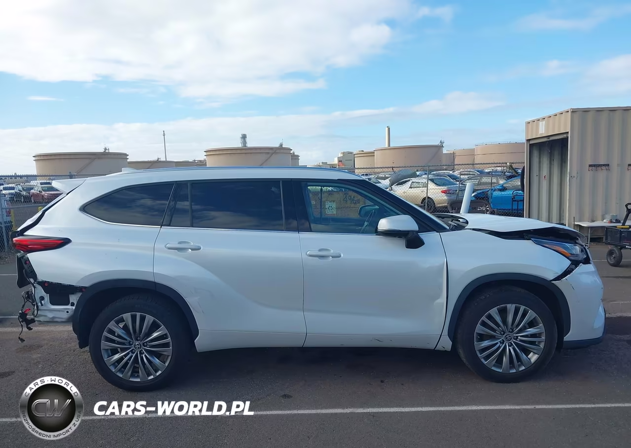 2022 Toyota Highlander Platinum VIN:5TDFZRAH8NS136888 - 14