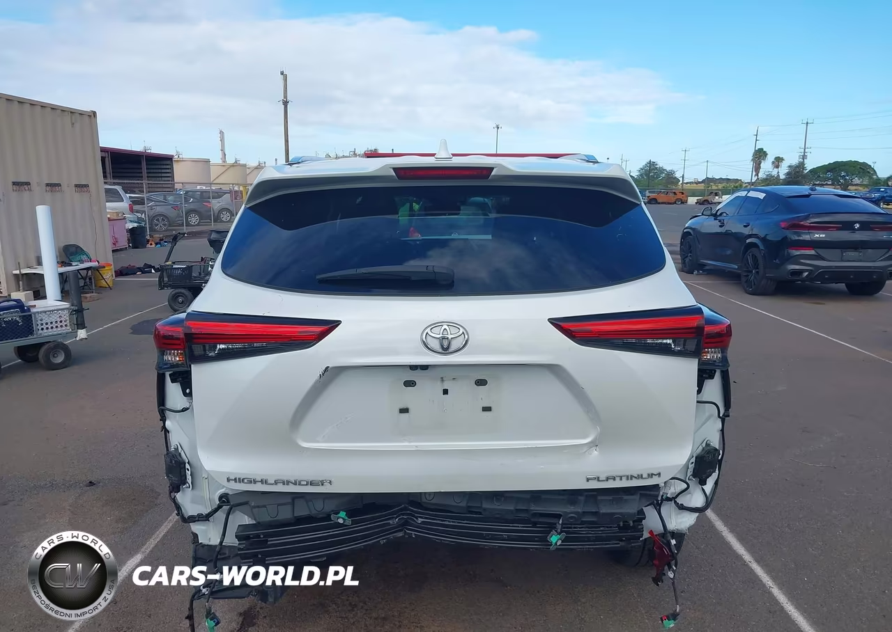 2022 Toyota Highlander Platinum VIN:5TDFZRAH8NS136888 - 17