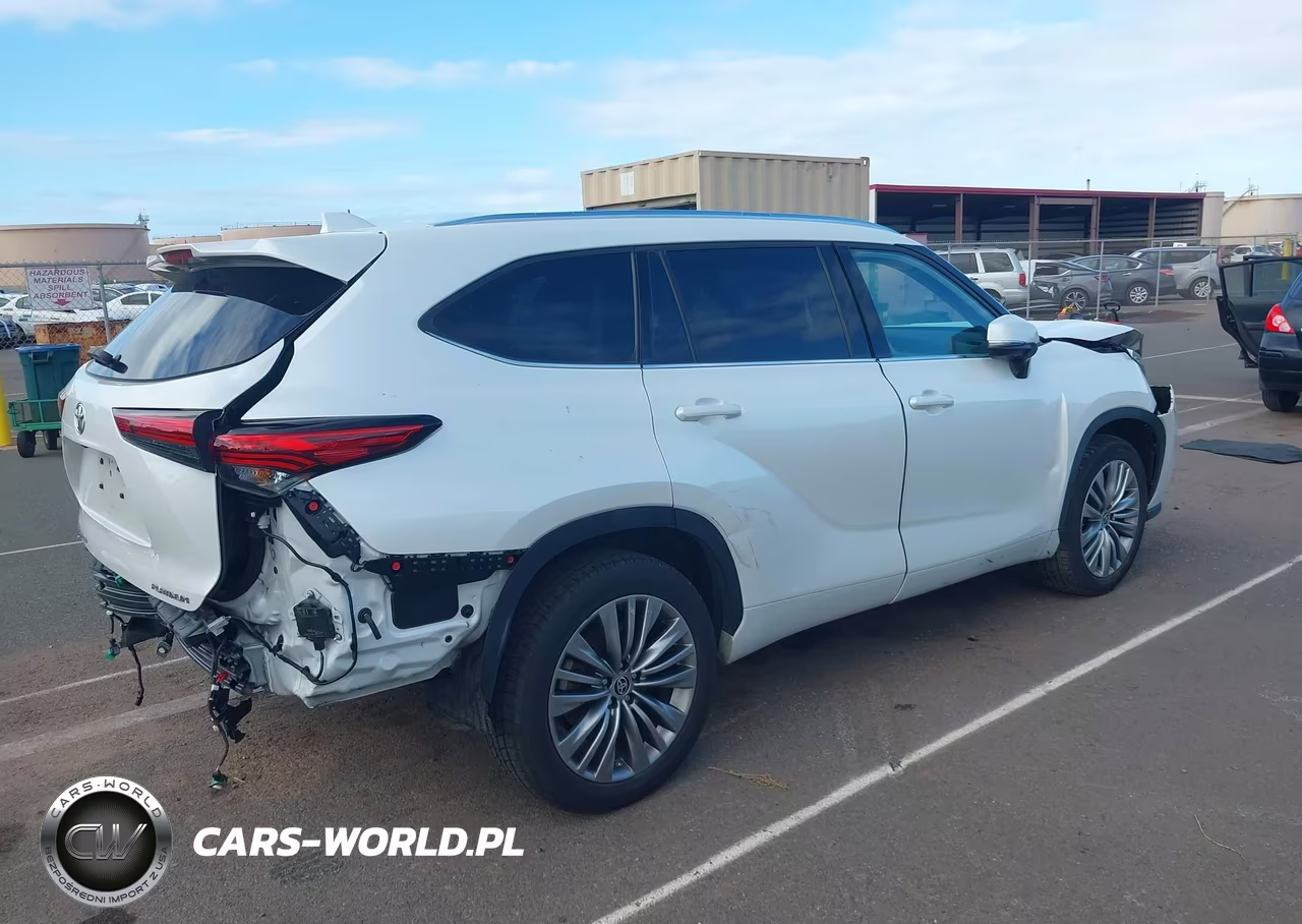 2022 Toyota Highlander Platinum VIN:5TDFZRAH8NS136888 - 4