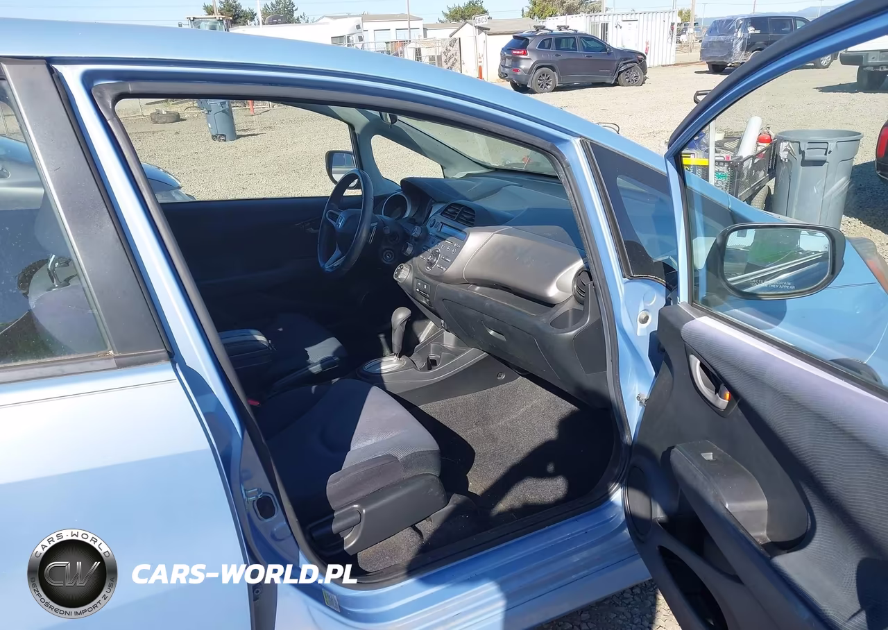 2010 Honda Fit Sport VIN:JHMGE8H44AC000863 - 5