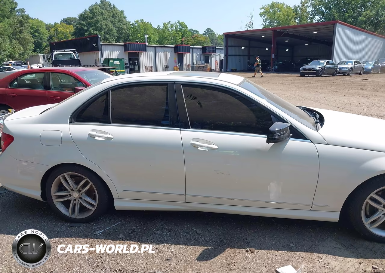 2013 Mercedes-Benz C 250 Sport VIN:WDDGF4HB0DA858648 - 13