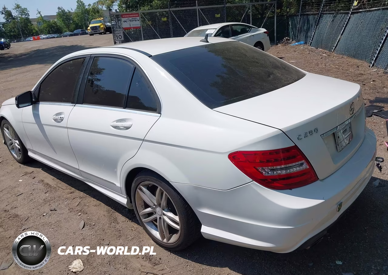 2013 Mercedes-Benz C 250 Sport VIN:WDDGF4HB0DA858648 - 3