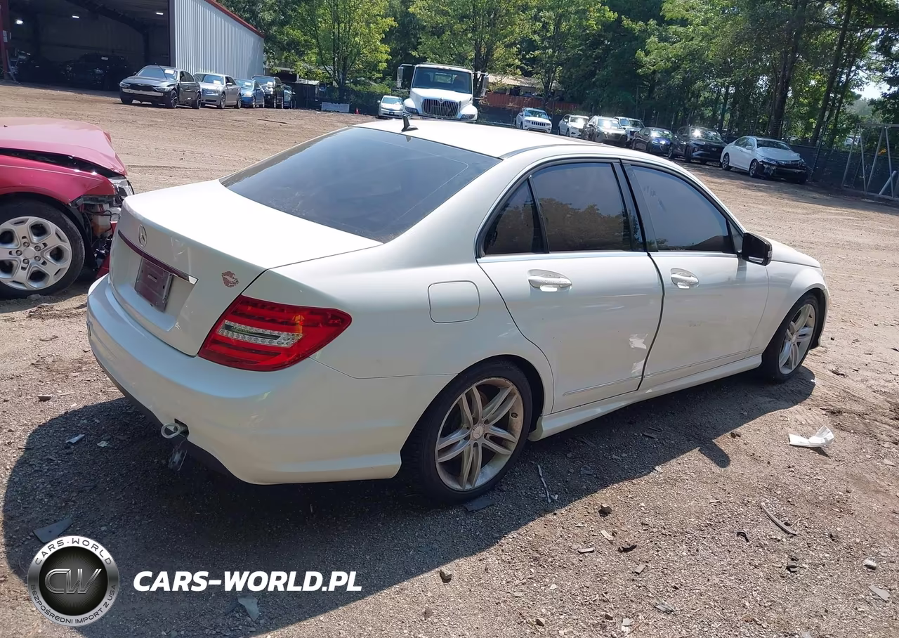 2013 Mercedes-Benz C 250 Sport VIN:WDDGF4HB0DA858648 - 4