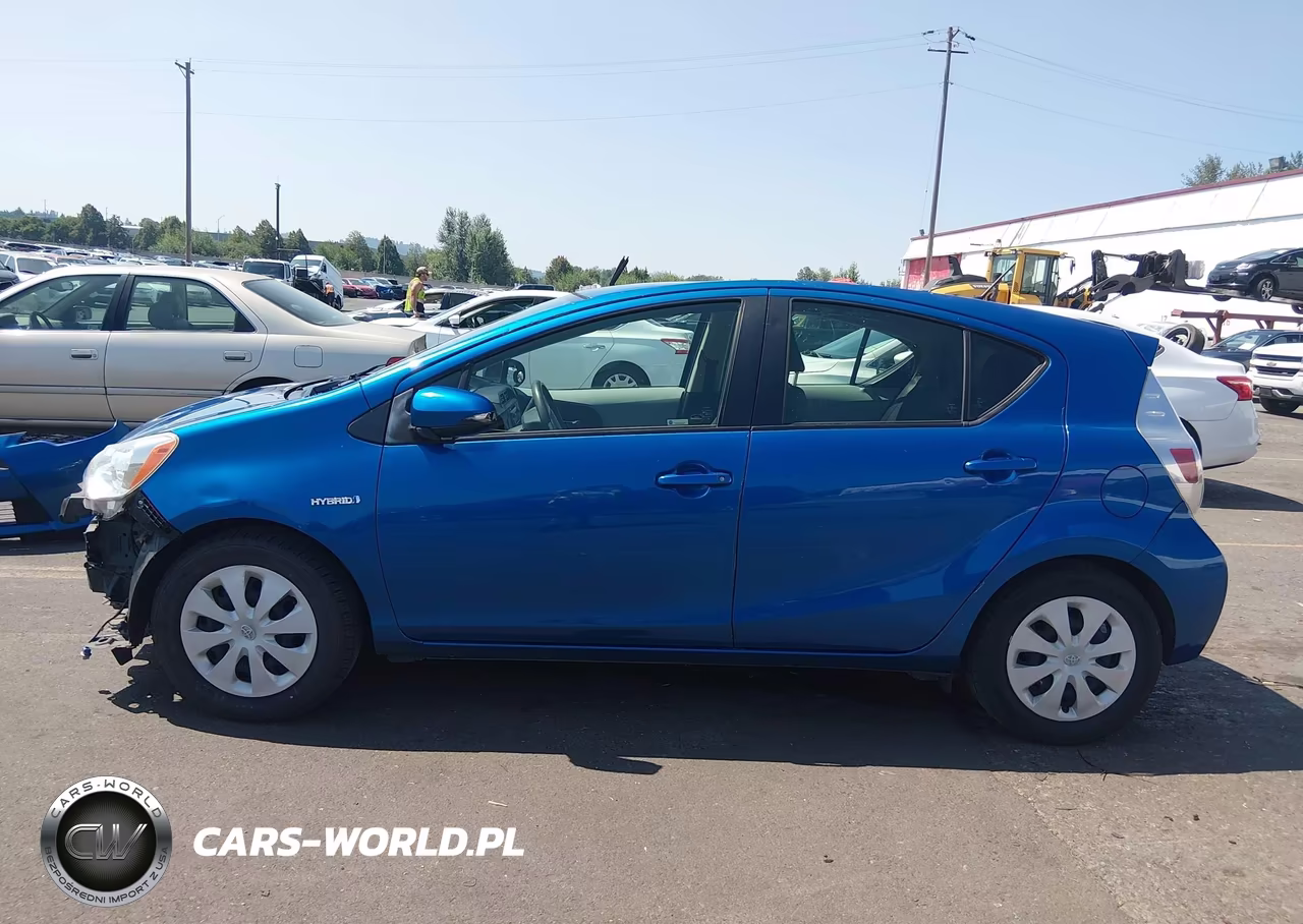 2014 Toyota Prius C Two VIN:JTDKDTB34E1082290 - 15