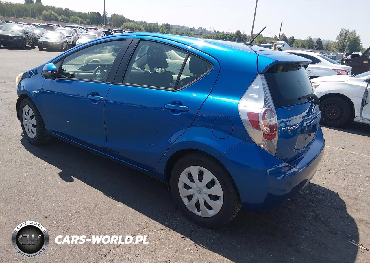 2014 Toyota Prius C Two VIN:JTDKDTB34E1082290 - 3