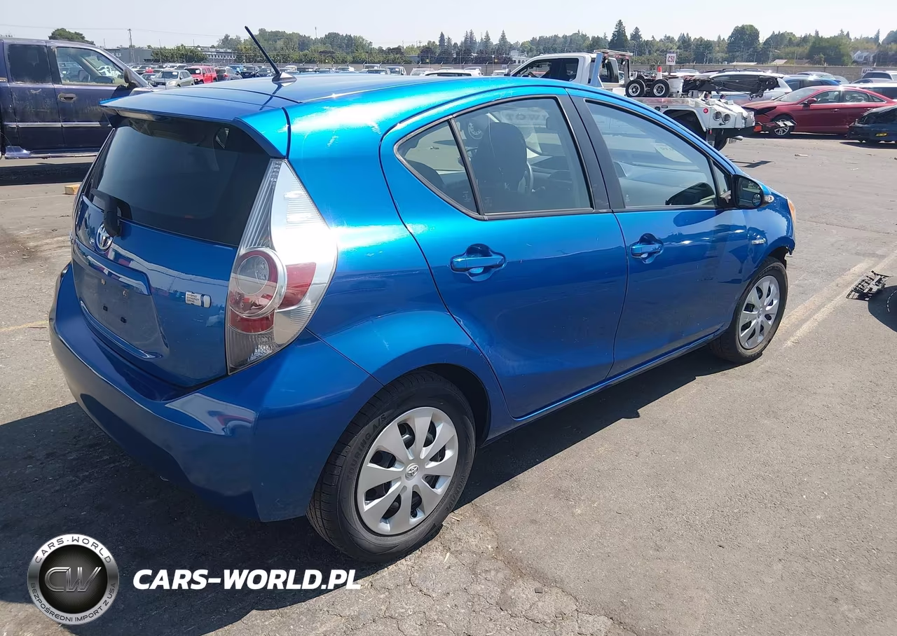 2014 Toyota Prius C Two VIN:JTDKDTB34E1082290 - 4